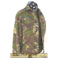Blouse leger lange mouw, dik, gebruikt, maar altijd mooie nette staat, groen camouflage,