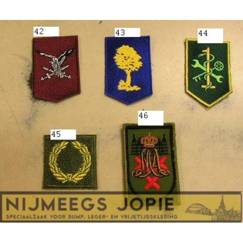 foto mbt de emblemen 42 tot 46