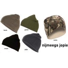 muts acryl beanie, korter model fijn gebreid