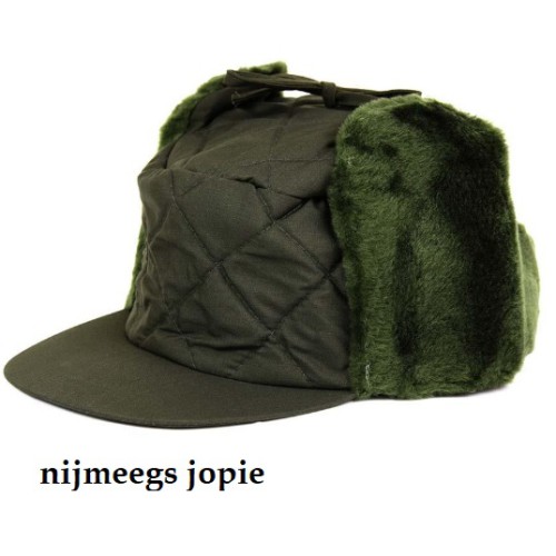 winterpet met oorflappen, groen, maat 55/small of XL/61