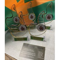 4-daagse duim, plexiglas met 4-daagse kruis, met oranje text 4-daagse duim, plexiglas met 4-daagse kruis, met oranje text