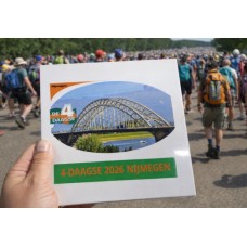 4-daagse tegel met waalbrug en jaartal 2026, eventueel met uw naam nog eronder gedrukt