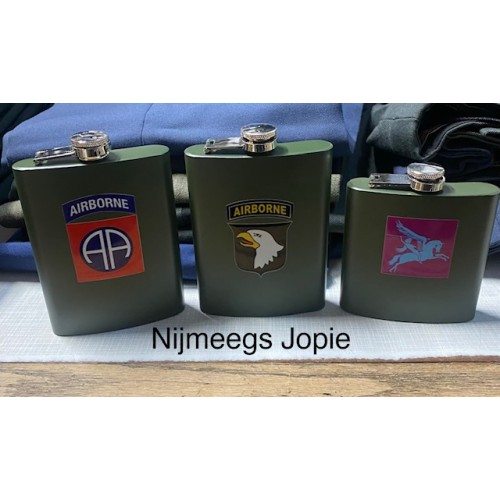 drinkflesje plat,  met Airborne print, Vogel, AA of Pegasus