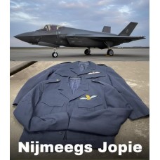 oud type kort dt-jasje luchtmacht, VT, met leuke wing badge erop oud type kort dt-jasje luchtmacht, VT, met leuke wing badge erop