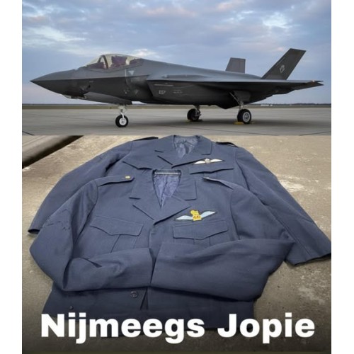 oud type kort dt-jasje luchtmacht, VT, met leuke wing badge erop oud type kort dt-jasje luchtmacht, VT, met leuke wing badge erop